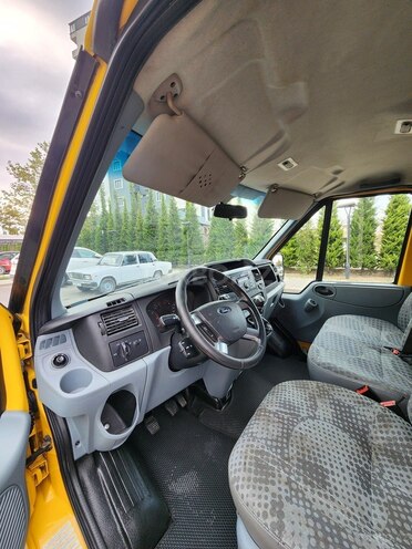 Ford Transit 2010, 206,000 km - 2.4 l - Quba