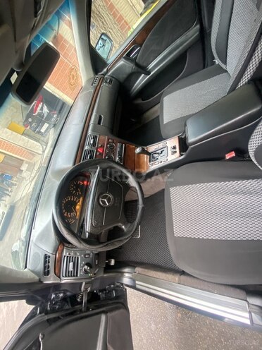 Mercedes E 240 1999, 124,550 km - 2.4 l - Bakı