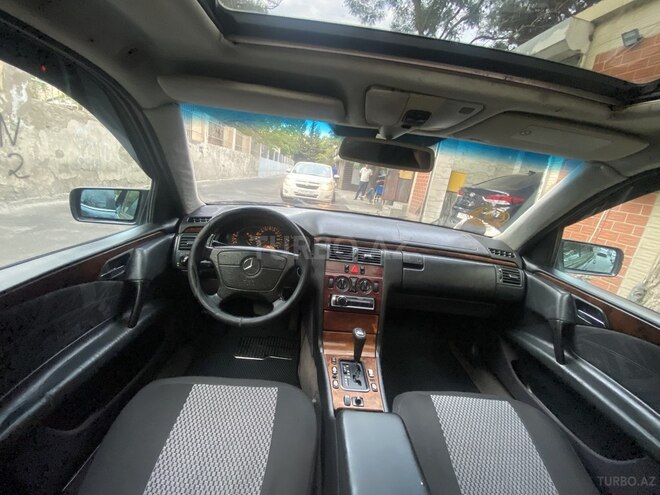 Mercedes E 240 1999, 124,550 km - 2.4 l - Bakı