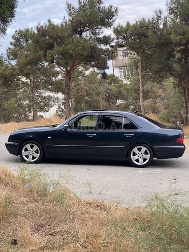 Mercedes E 240 1999, 124,550 km - 2.4 l - Bakı