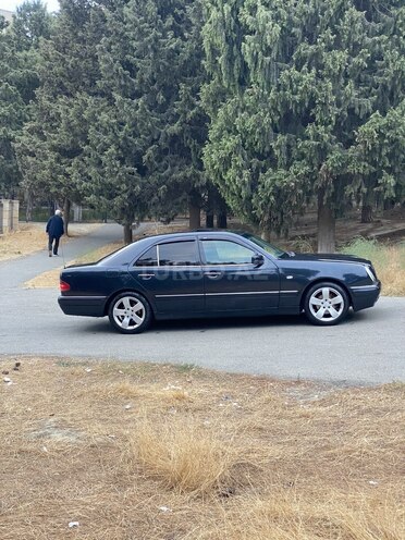 Mercedes E 240 1999, 124,550 km - 2.4 l - Bakı