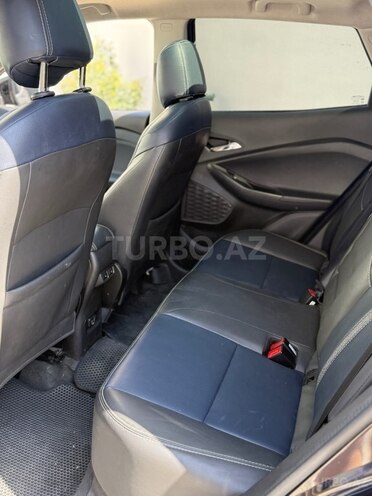 Chevrolet Tracker-5