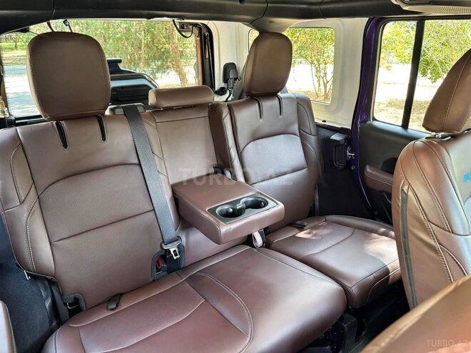Jeep Wrangler-12