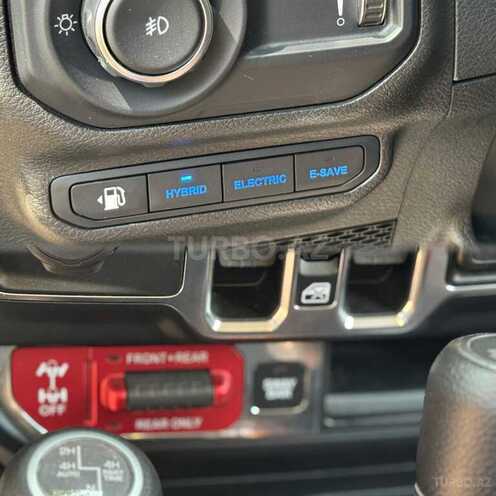 Jeep Wrangler-13