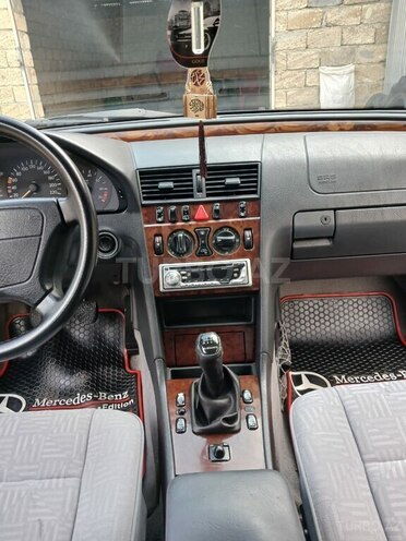 Mercedes C 200 1999, 200,000 km - 2.0 l - Ucar