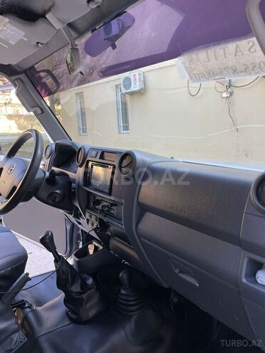 Toyota Land Cruiser-12