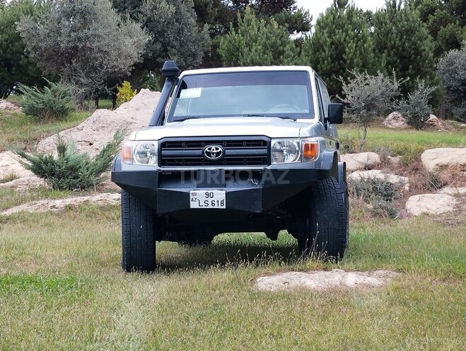Toyota Land Cruiser-2