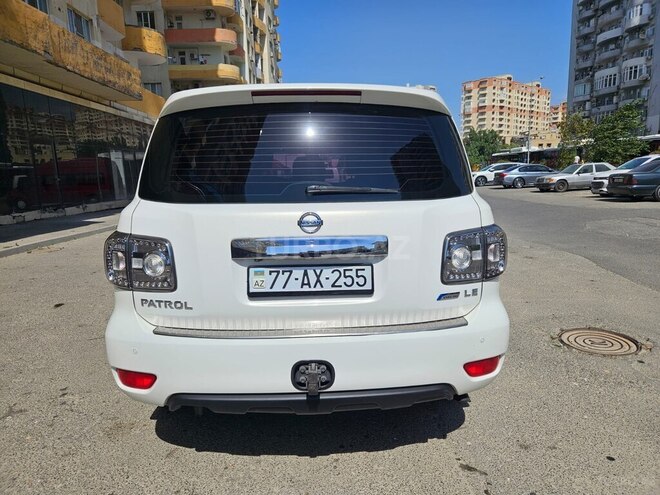 Nissan Patrol 2010, 178,700 km - 5.6 l - Bakı