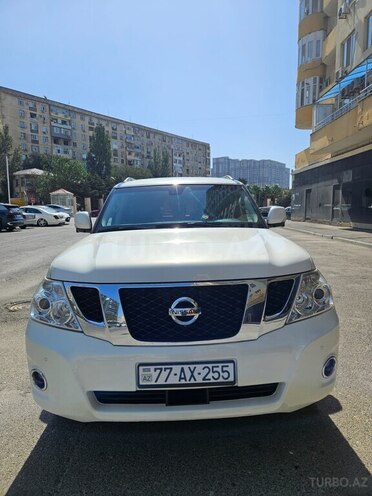 Nissan Patrol 2010, 178,700 km - 5.6 l - Bakı