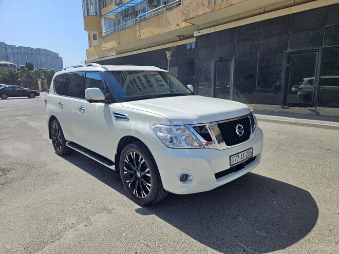 Nissan Patrol 2010, 178,700 km - 5.6 l - Bakı