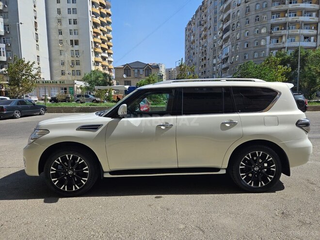 Nissan Patrol 2010, 178,700 km - 5.6 l - Bakı
