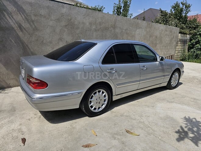 Mercedes E 240 2000, 180,000 km - 2.4 l - Xaçmaz