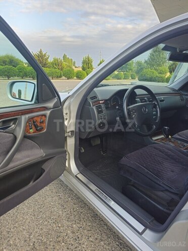 Mercedes E 240 2000, 180,000 km - 2.4 l - Xaçmaz