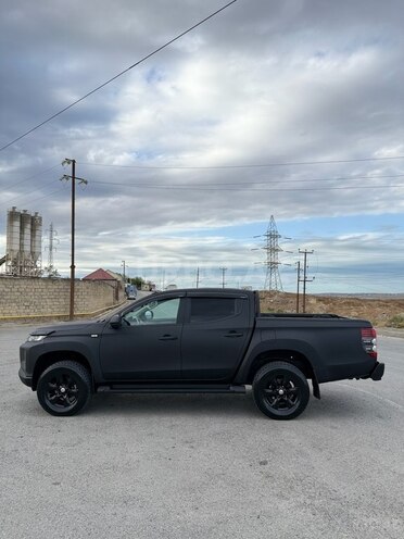 Mitsubishi L200-8