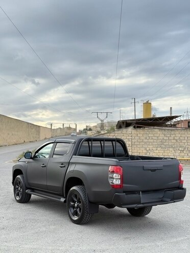 Mitsubishi L200-7