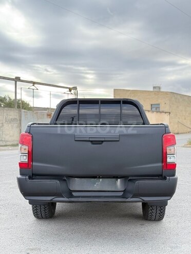 Mitsubishi L200-2