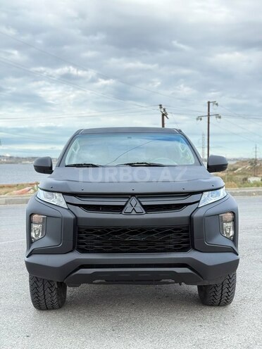 Mitsubishi L200-1