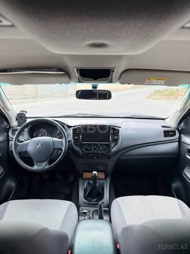 Mitsubishi L200-3