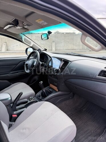 Mitsubishi L200-10