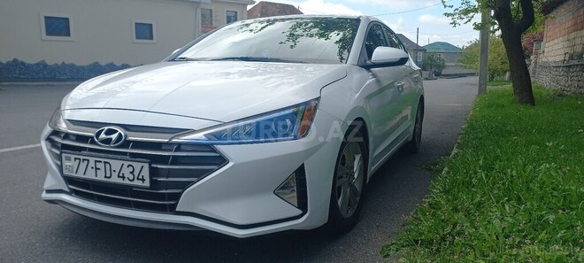 Hyundai Elantra 2019, 131,162 km - 2.0 l - Qax