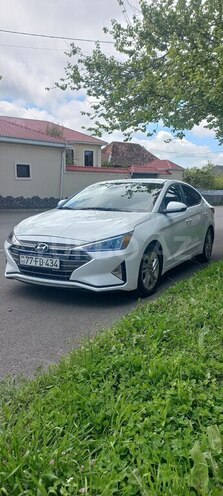 Hyundai Elantra 2019, 131,162 km - 2.0 l - Qax