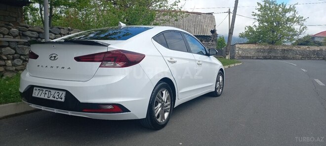 Hyundai Elantra 2019, 131,162 km - 2.0 l - Qax