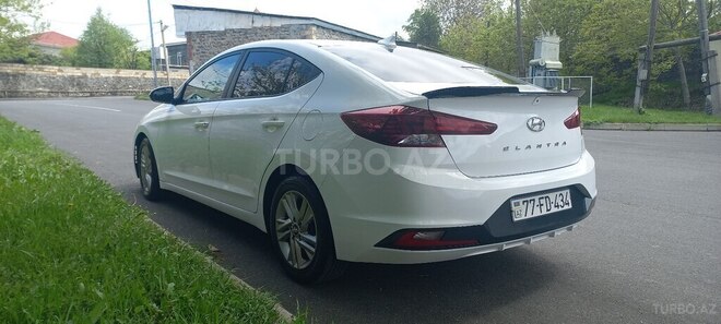 Hyundai Elantra 2019, 131,162 km - 2.0 l - Qax