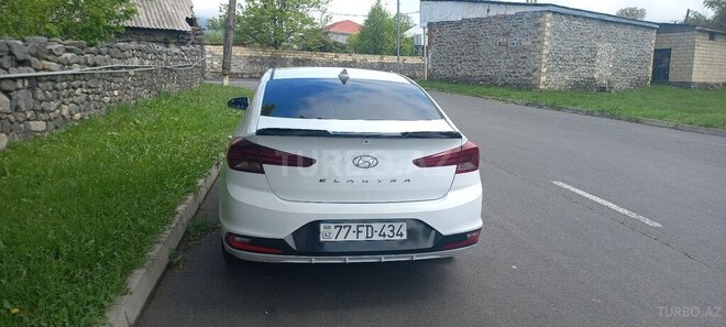 Hyundai Elantra 2019, 131,162 km - 2.0 l - Qax