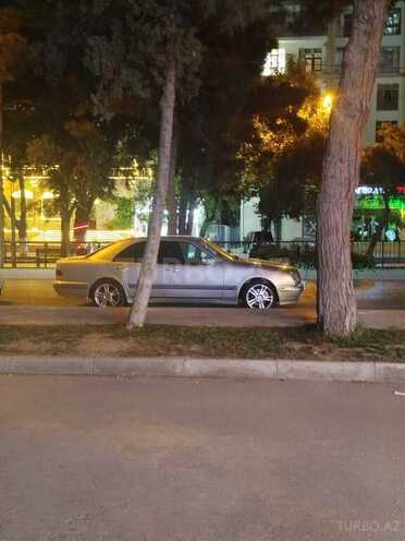 Mercedes E 280 1999, 255,000 km - 2.8 l - Bakı