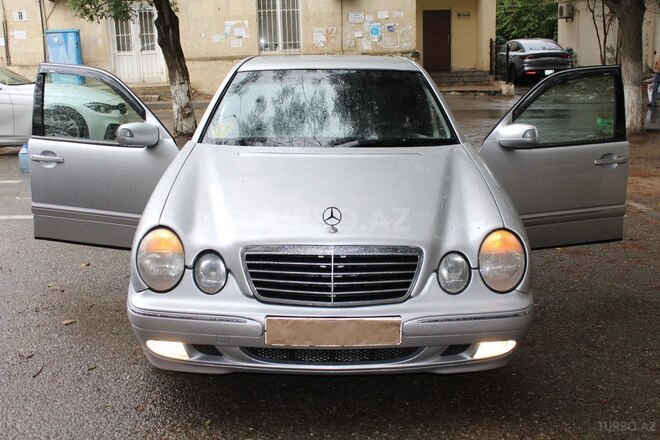Mercedes E 220 2000, 300,000 km - 2.2 л - Bakı