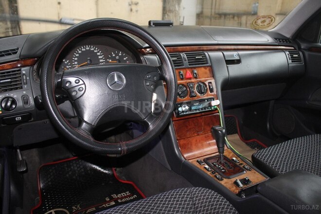 Mercedes E 220 2000, 300,000 km - 2.2 л - Bakı