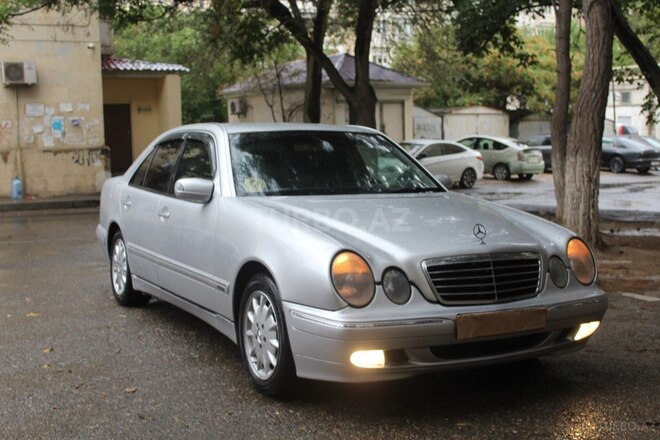 Mercedes E 220 2000, 300,000 km - 2.2 л - Bakı