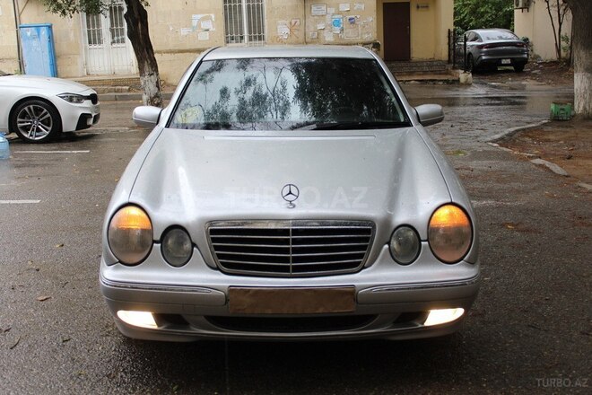 Mercedes E 220 2000, 300,000 km - 2.2 л - Bakı