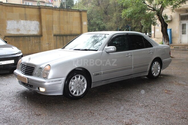 Mercedes E 220 2000, 300,000 km - 2.2 л - Bakı