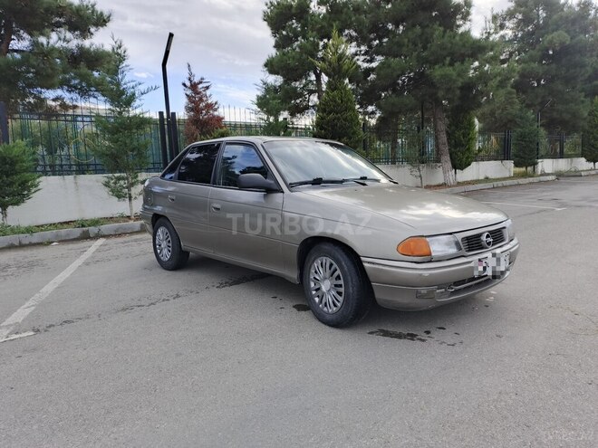 Opel Astra 1996, 400,000 km - 1.6 l - Quba