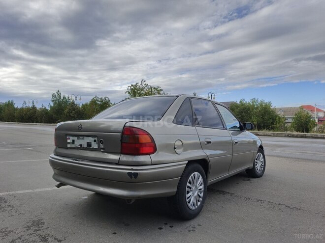 Opel Astra 1996, 400,000 km - 1.6 l - Quba