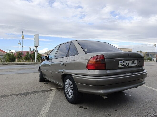 Opel Astra 1996, 400,000 km - 1.6 l - Quba