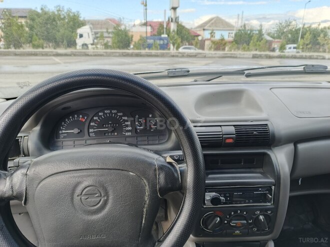 Opel Astra 1996, 400,000 km - 1.6 l - Quba