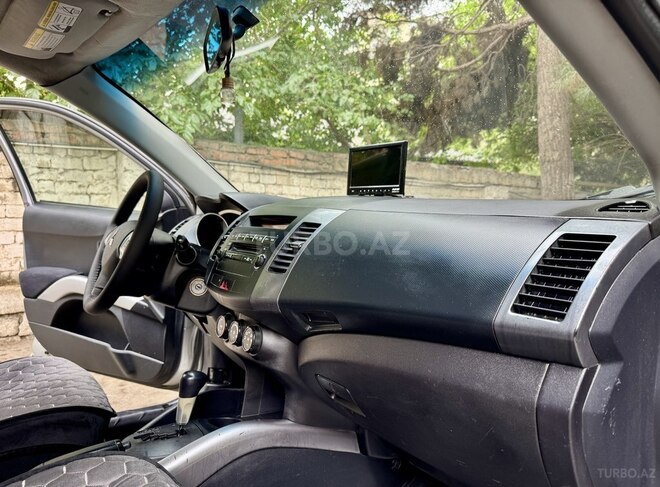 Mitsubishi Outlander 2008, 190,000 km - 3.0 l - Bakı