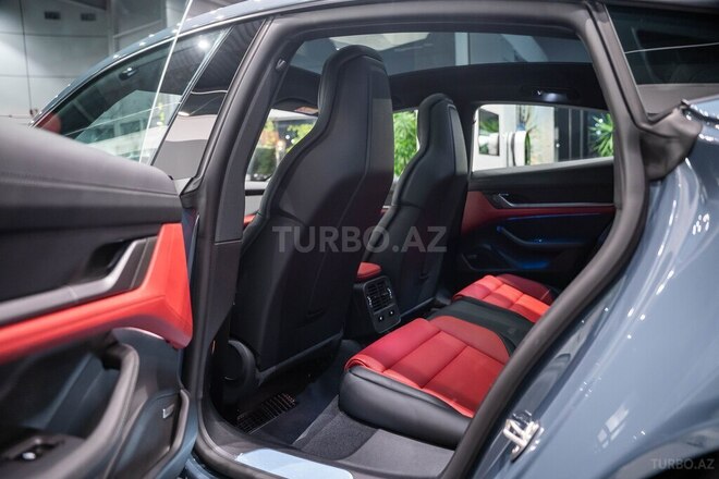 Porsche Taycan-12
