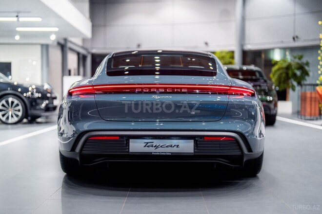 Porsche Taycan-5