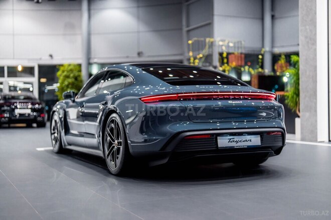 Porsche Taycan-6