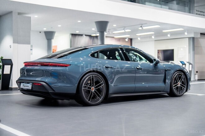 Porsche Taycan-4