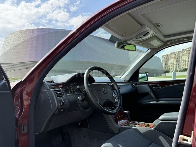 Mercedes E 200 1999, 160,000 km - 2.0 l - Bakı