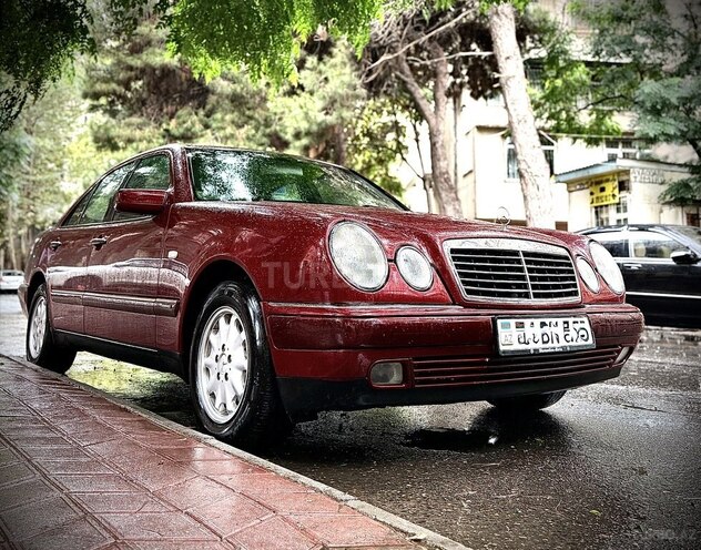 Mercedes E 200 1999, 160,000 km - 2.0 l - Bakı