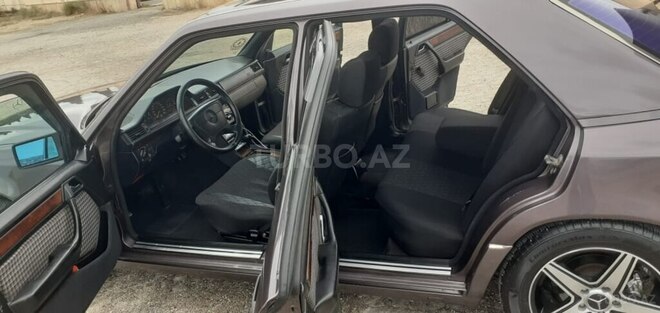 Mercedes E 220 1993, 236,536 km - 2.2 l - Bakı