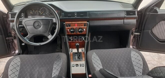 Mercedes E 220 1993, 236,536 km - 2.2 l - Bakı
