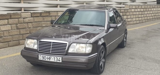 Mercedes E 220 1993, 236,536 km - 2.2 l - Bakı