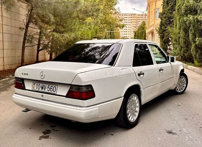 Mercedes E 220 1993, 453,465 km - 2.2 л - Bakı