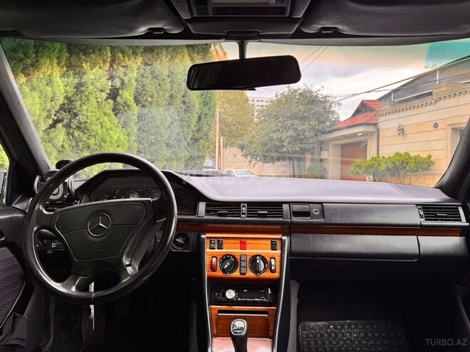 Mercedes E 220 1993, 453,465 km - 2.2 л - Bakı